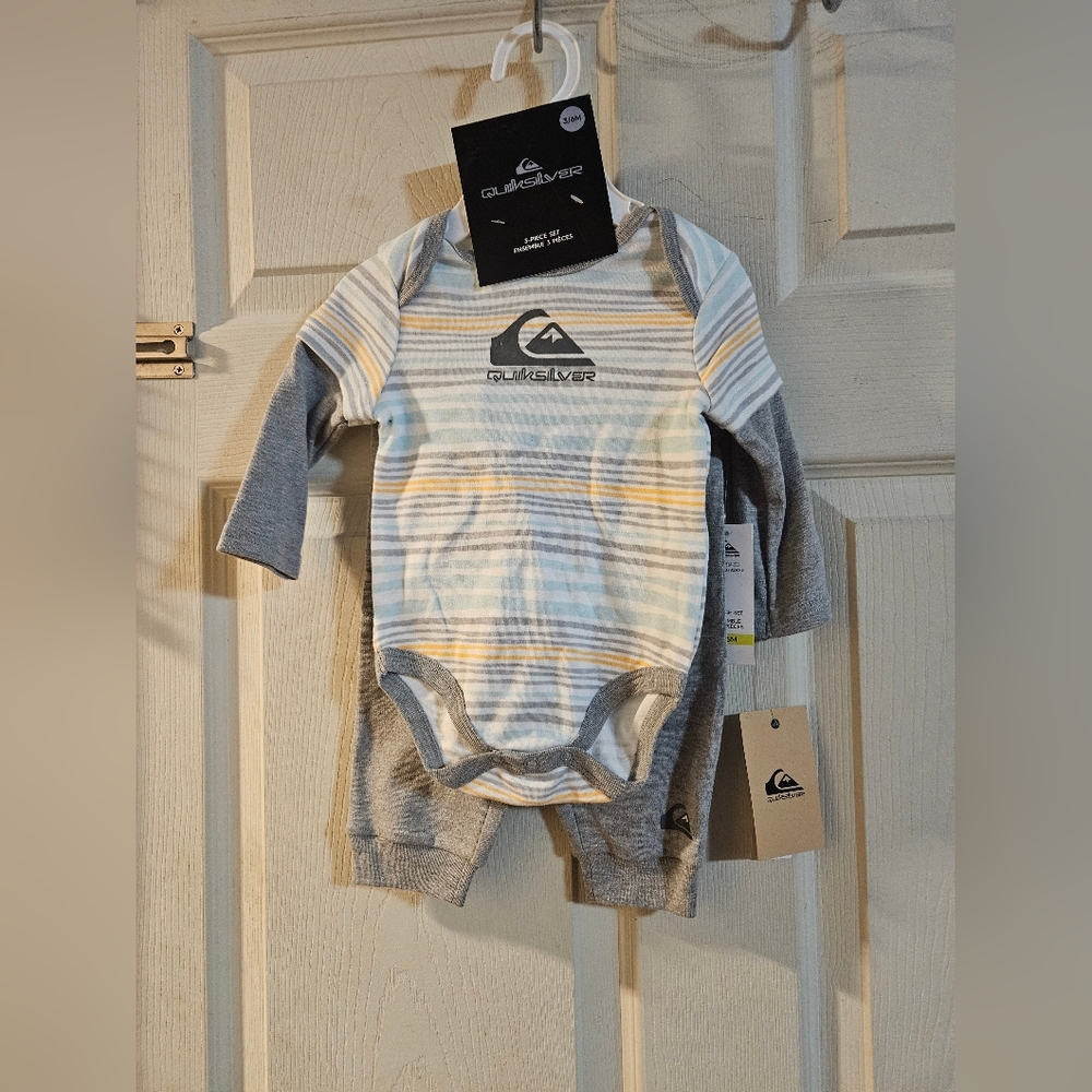 QUIKSILVER 3 PIECE BABY SET: NEW WITH TAGS: 3/6 MTH